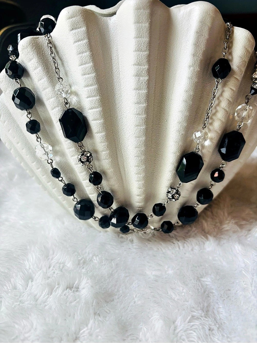 White house Black market Beaded Layered Necklace Like New